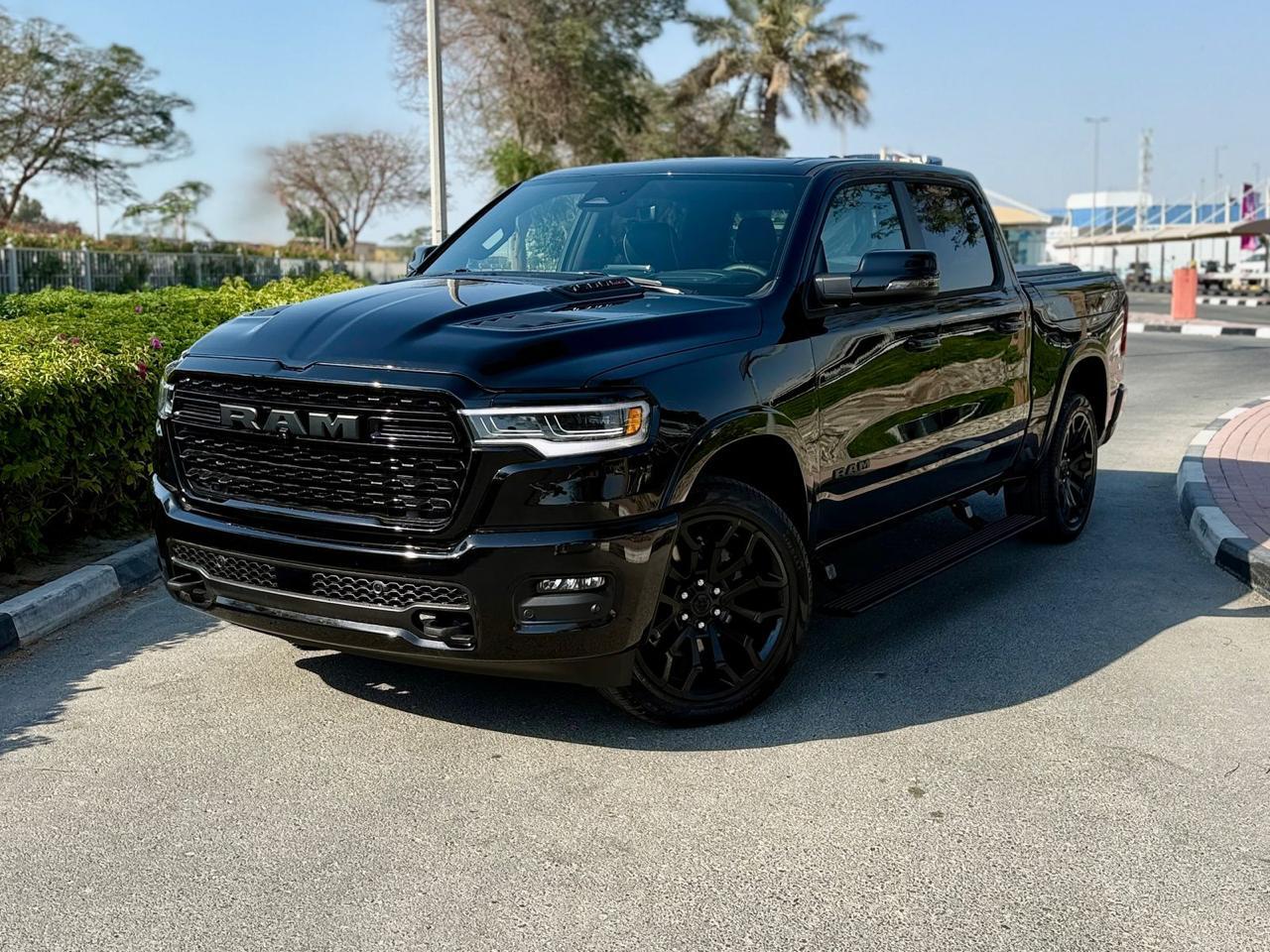 DODGE RAM 1500 CREW LIMITED CAB 4X4 PETROL