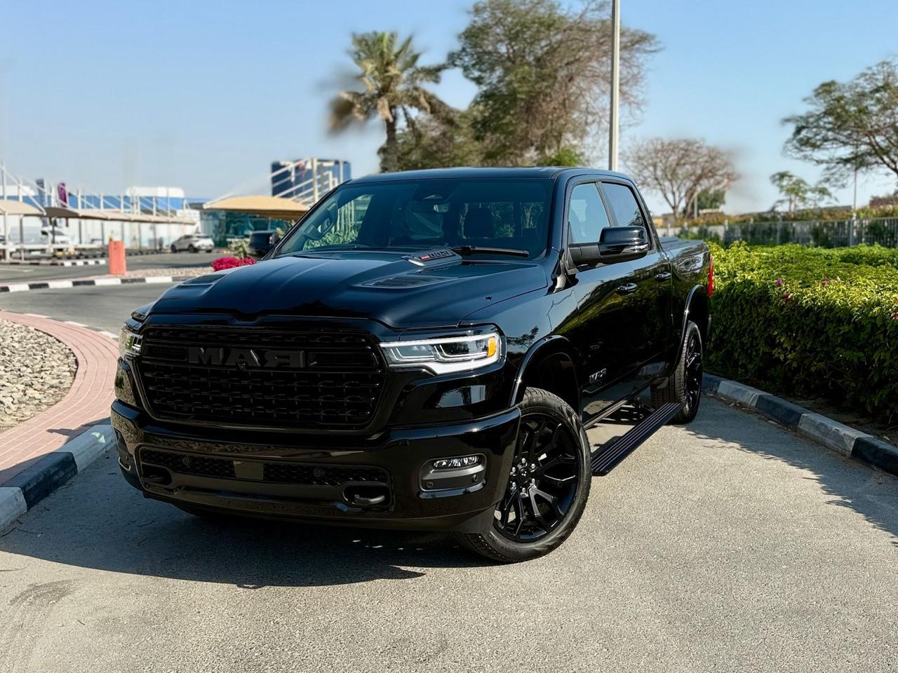 DODGE RAM 1500 CREW LIMITED CAB 4X4 PETROL