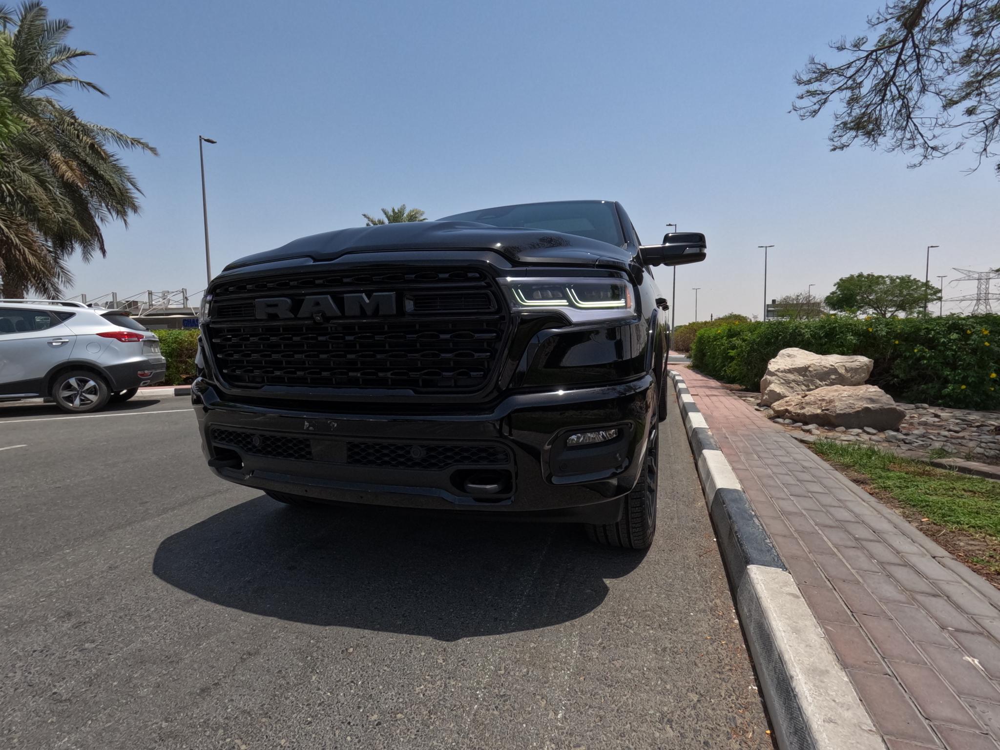 DODGE RAM 1500 CREW LIMITED CAB 4X4 PETROL