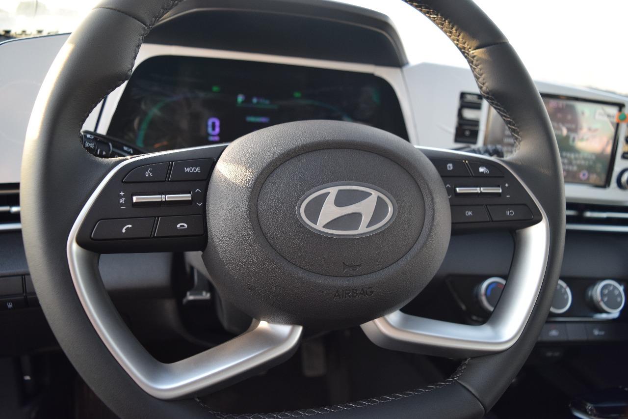 HYUNDAI Elentra