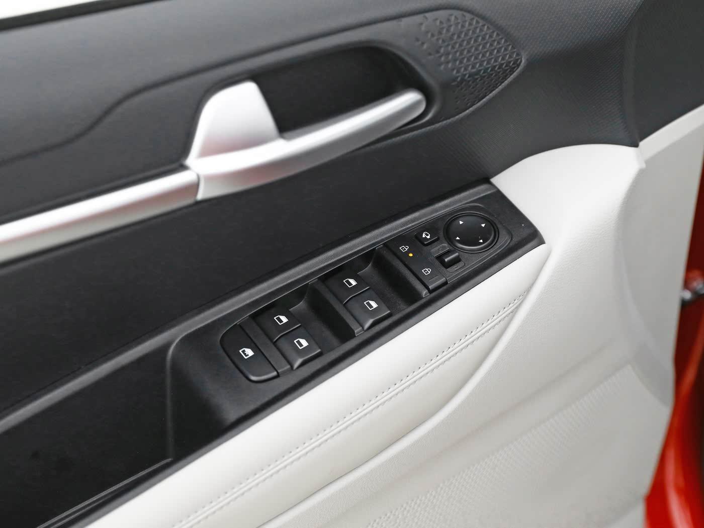 KIA SONET 1.5L PETROL