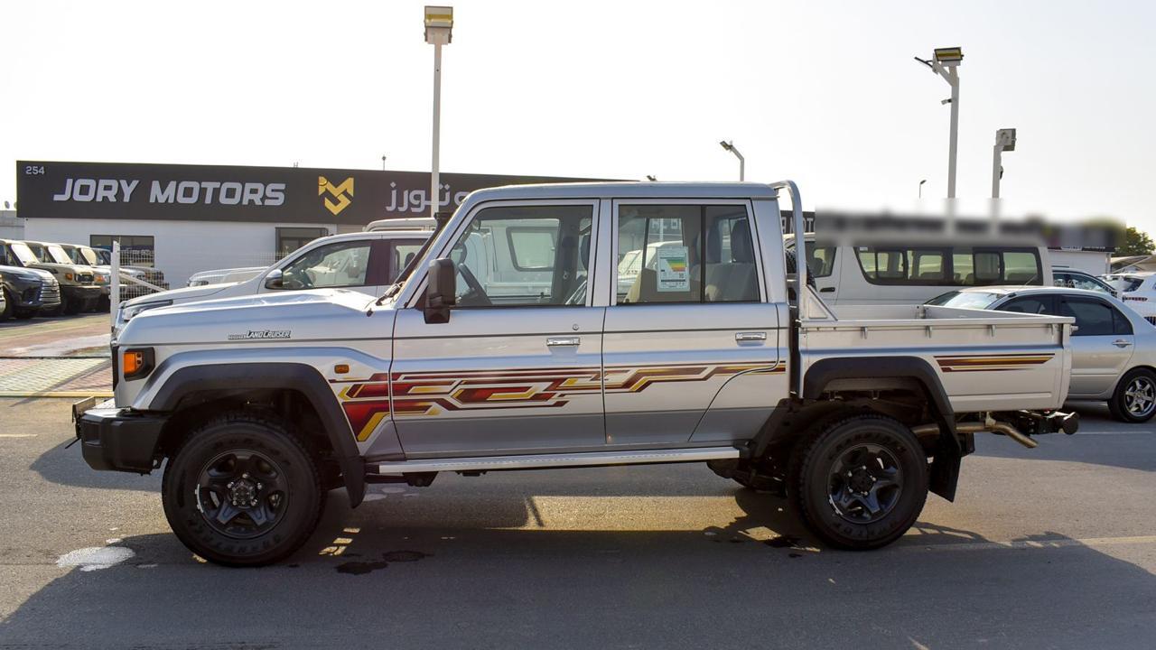 TOYOTA LAND CRUISER 79 DC 4.5L DSL V8 GCC SILVER