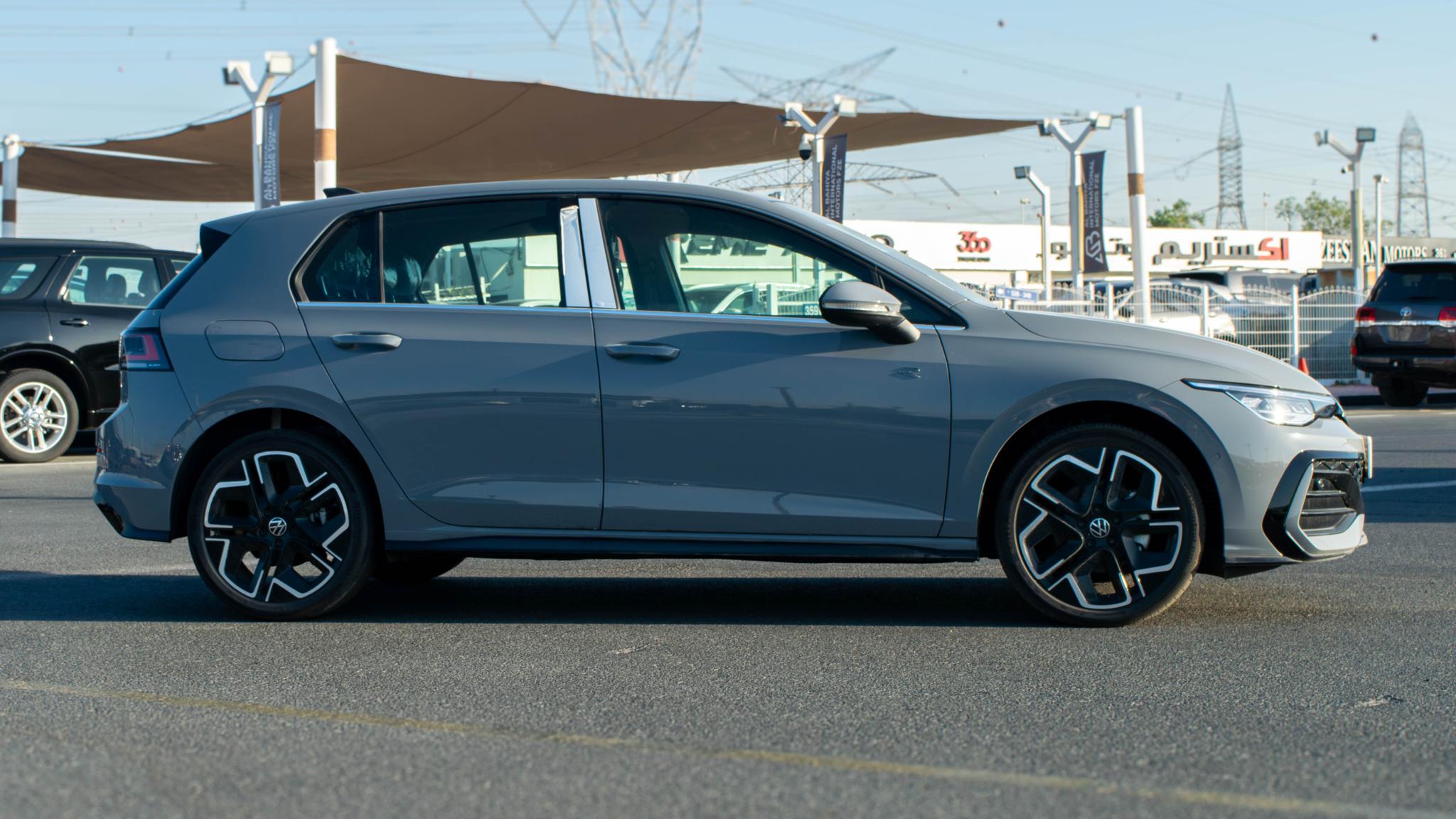 Volkswagen Golf 8.5 TSI300 R-Line