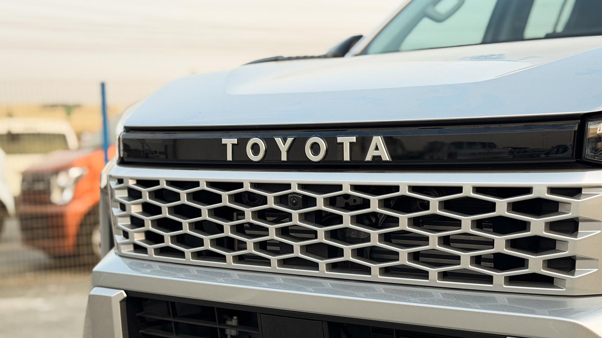 Toyota Hilux Travo Overland 2.8L Turbo Diesel Double Cab 2026 - Silver