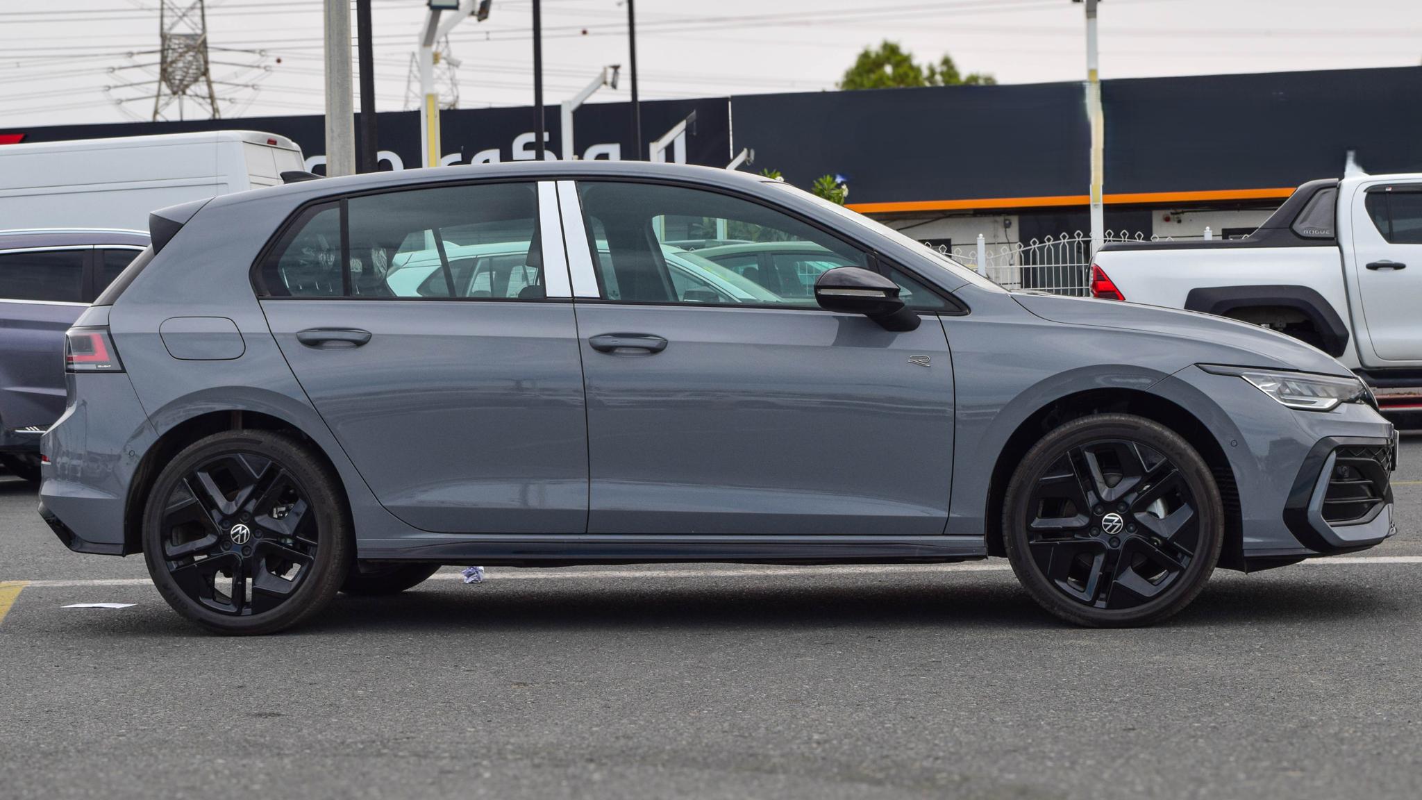 Volkswagen Golf 8.5 TSI300 1.5T Black Edition